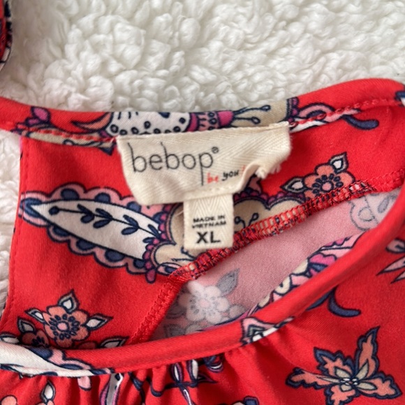 Short Summer Dress in Red Floral - Picture 5 of 7